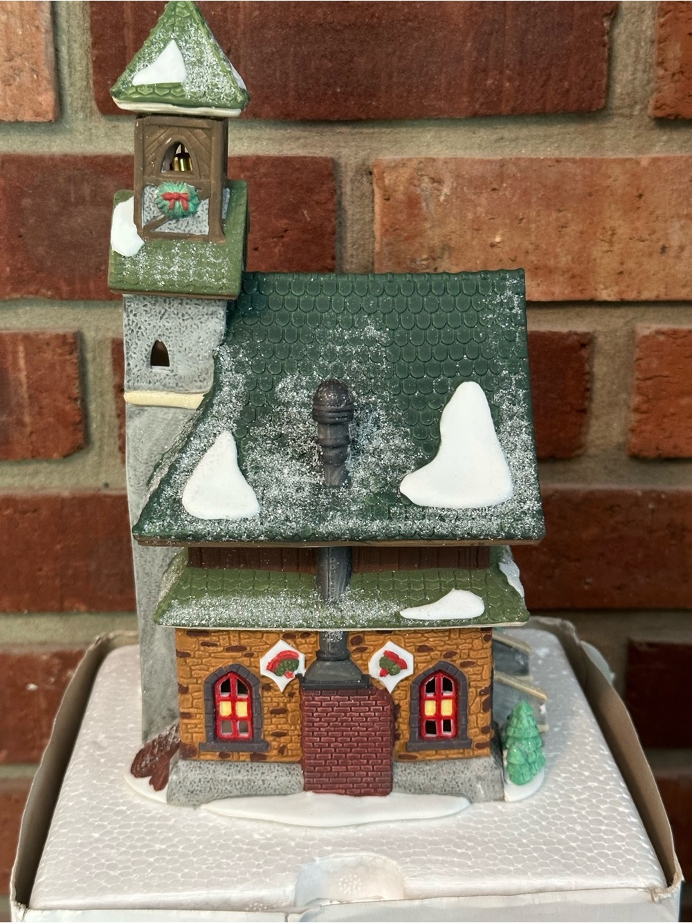 Vtg 1993 Dept 56 North Pole Village Series “North Pole Chapel" Porcelain Works - Picture 4 of 9